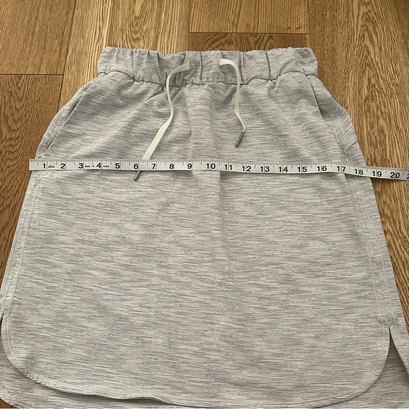 Lululemon On the Fly Skirt *Woven - Size 6 - Picture 10 of 14